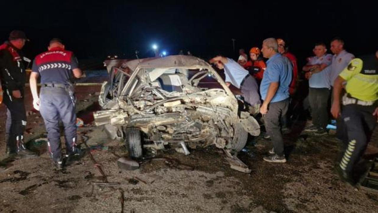 iki otomobilin kafa kafaya &ccedil;arpıştı: 1 &ouml;l&uuml;, 1 yaralı