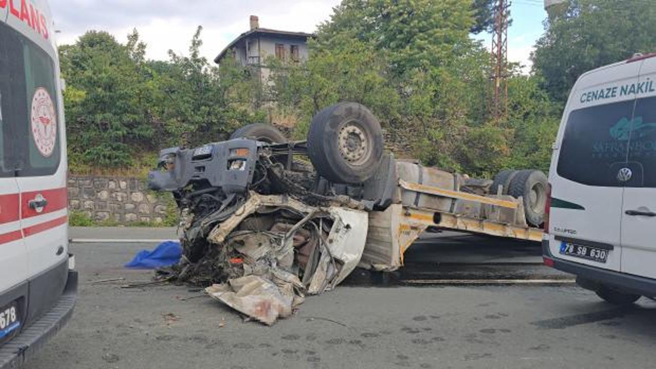 Karab&uuml;k-Bartın yolunda feci kaza: 2 &ouml;l&uuml;