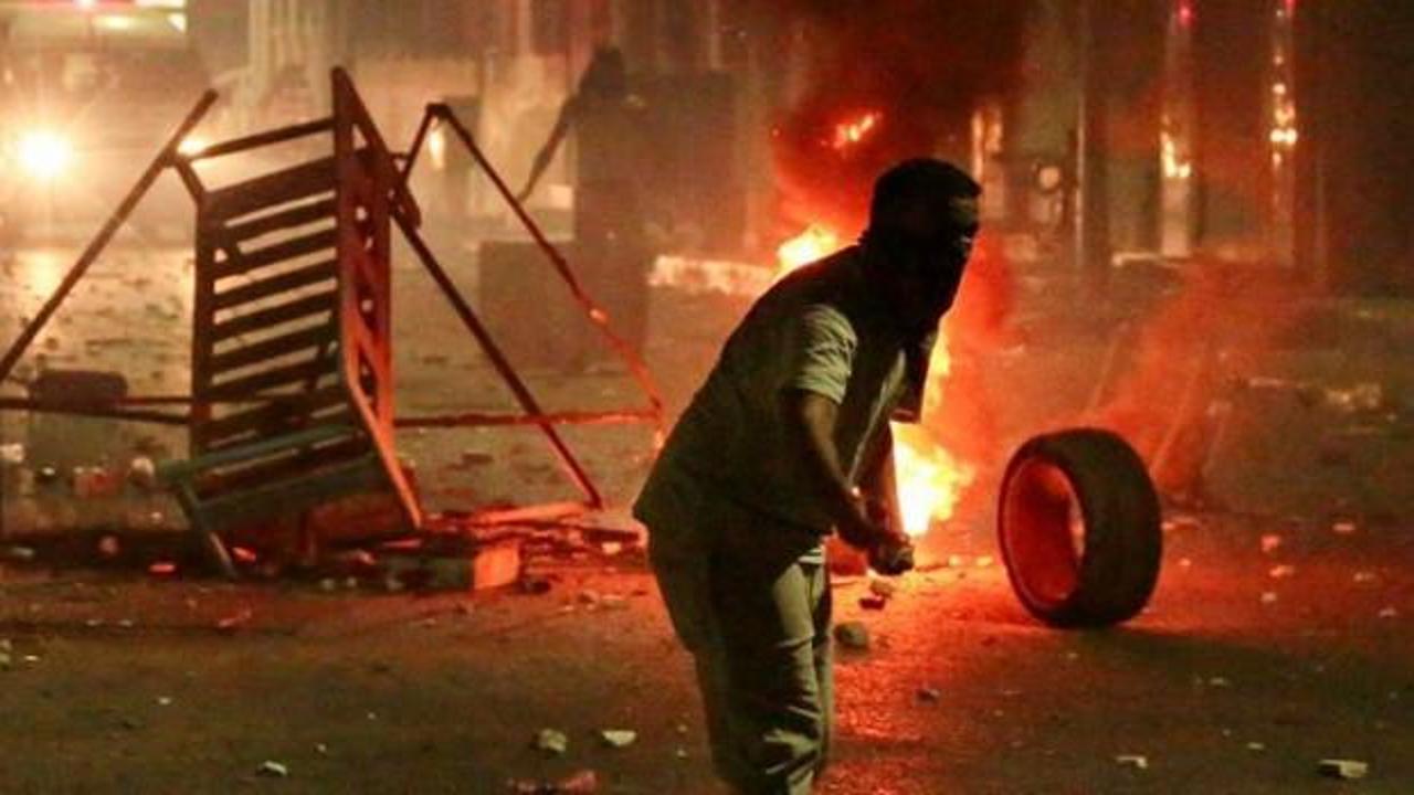 M&uuml;lteci botu battı, Tunus sokakları karıştı