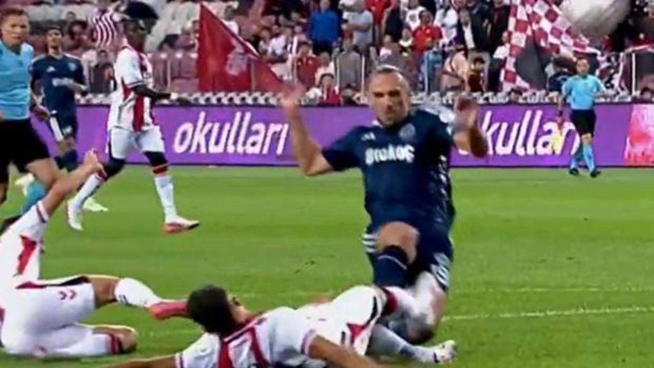 Samsun'da g&ouml;zler hakeme d&ouml;nd&uuml;! Fenerbah&ccedil;e penaltı bekledi