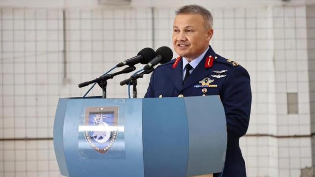 Tuğgeneral Alper Gezeravcı r&uuml;tbelerini taktı
