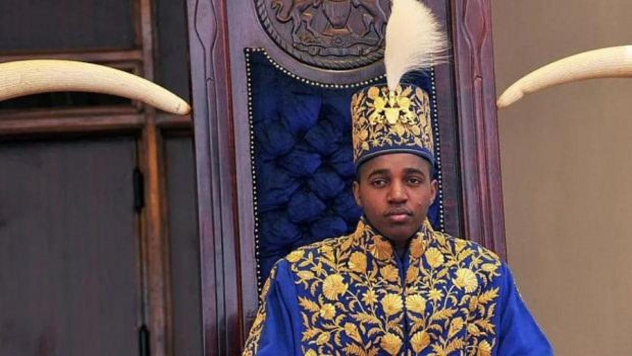 &Uuml;&ccedil; yaşında tahta &ccedil;ıkan Kral, 34 yaşında &ouml;ld&uuml;