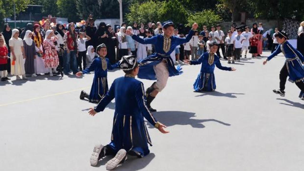 Y&uuml;zlerce Uygur &ccedil;ocuk '3. Uygur Sokak Oyunları Şenliği'nde buluştu