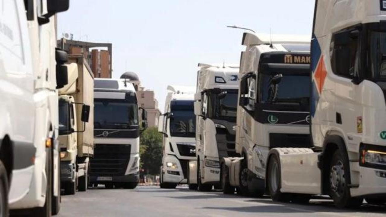 Almanya T&uuml;rk şof&ouml;r arıyor T&uuml;rk&ccedil;e sınav kolaylığı geliyor: Maaş 2 bin 800 avrodan başlıyor!