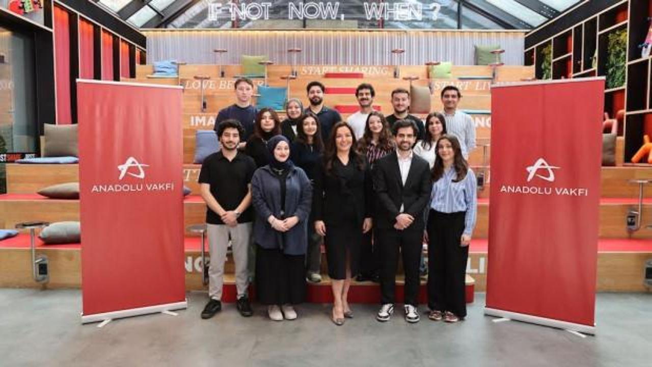 Anadolu Vakfı burs programı gen&ccedil;lere bursun &ouml;tesinde destek sunuyor