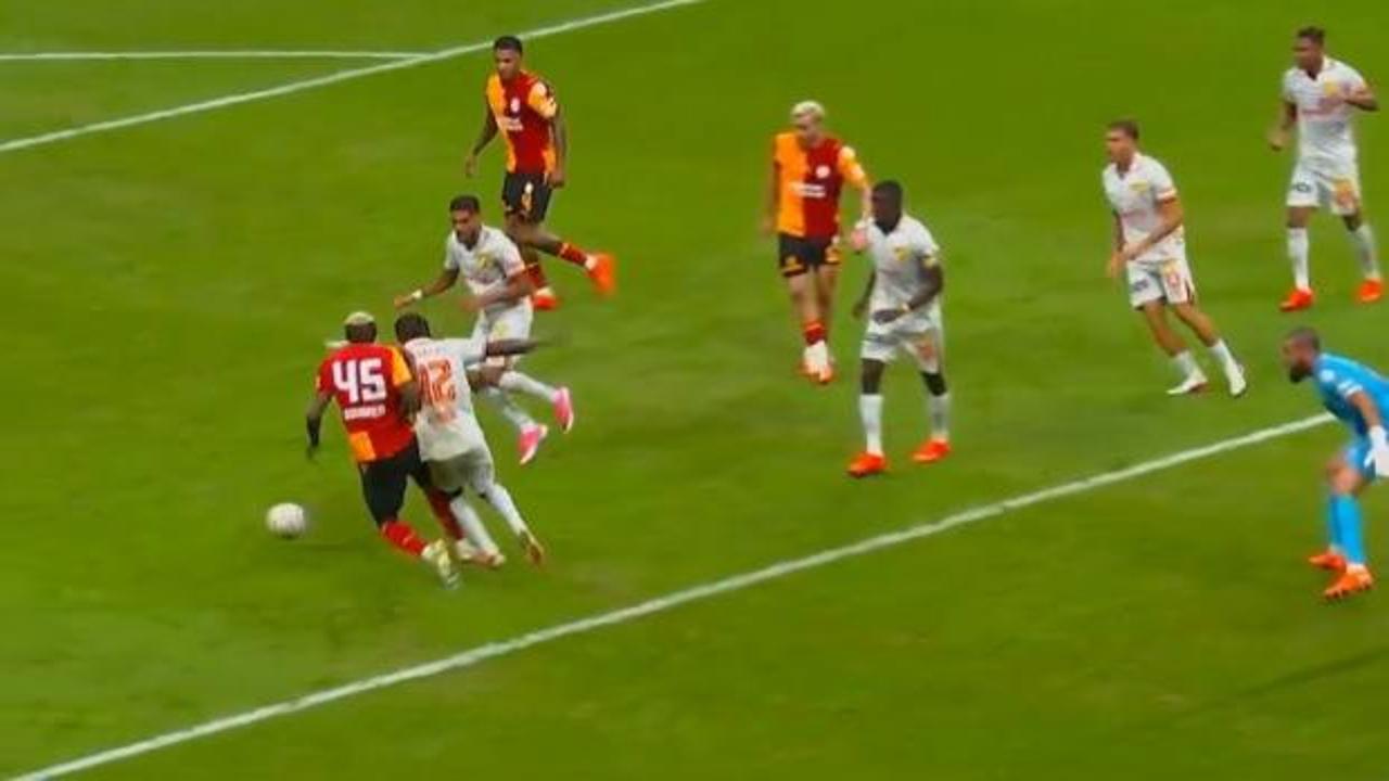 Galatasaray - G&ouml;ztepe ma&ccedil;ı g&uuml;ndemden d&uuml;şm&uuml;yor! Anthony Taylor kararı hatalı buldu