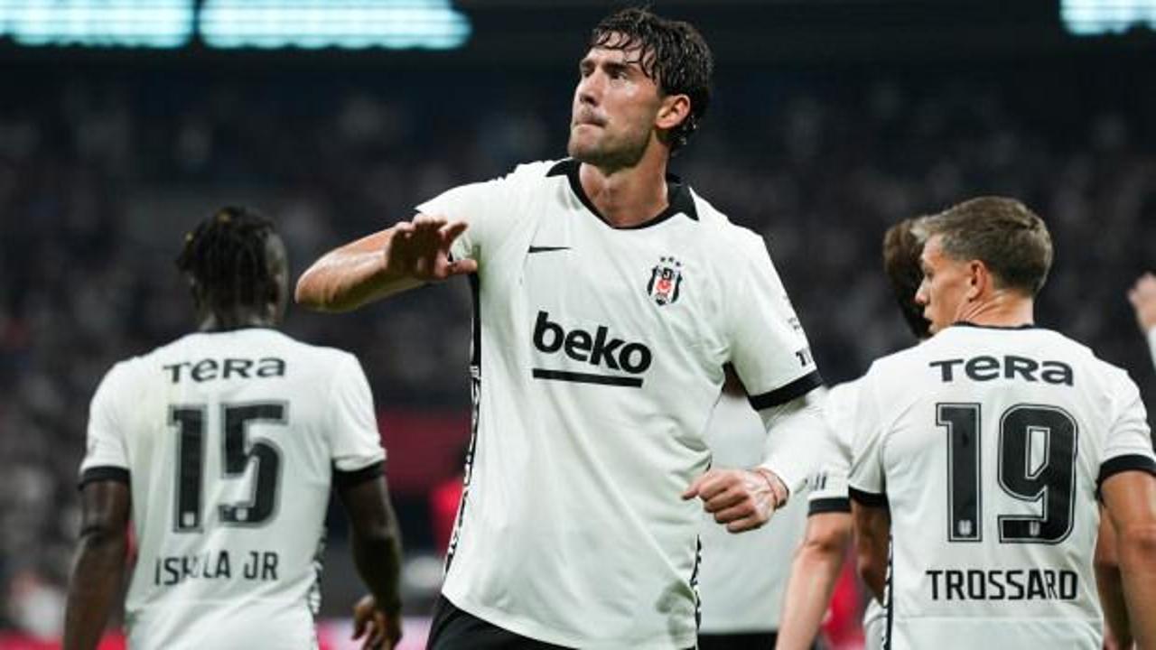 Vlahovic'ten hat-trick! 8 gollü maçta Kartal'dan rakiplerine gözdaÄı