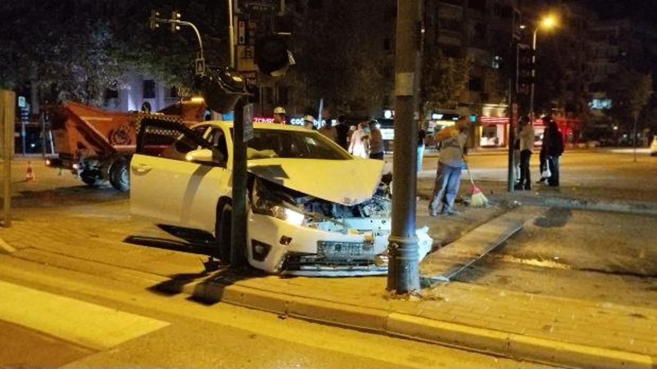 İneg&ouml;l'de iki otomobil &ccedil;arpıştı: 7 kişi yaralandı