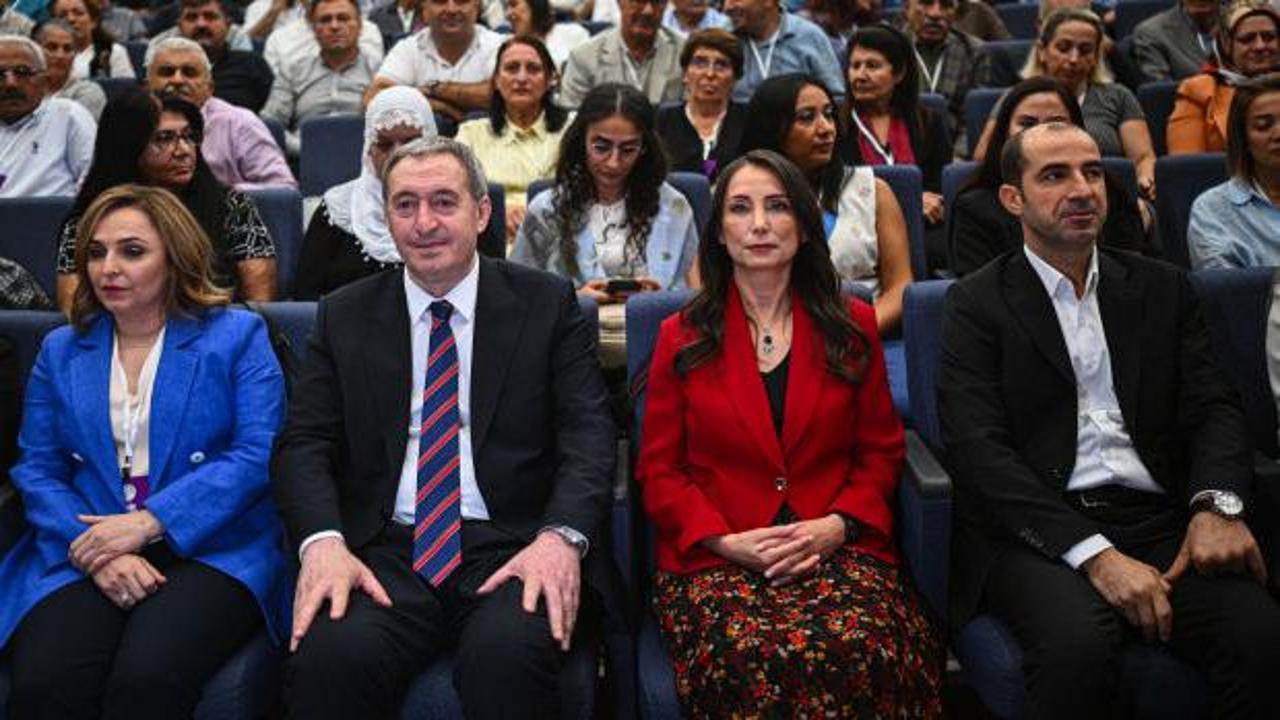 DEM Parti'de se&ccedil;im g&uuml;n&uuml;! Tuncer Bakırhan ve T&uuml;lay Hatimoğulları yeniden se&ccedil;ildi