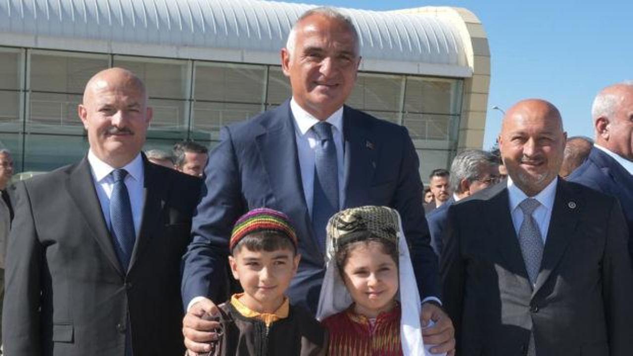 K&uuml;lt&uuml;r ve Turizm Bakanı Ersoy, Adıyaman'da cami ve t&uuml;rbe a&ccedil;ılışı yaptı