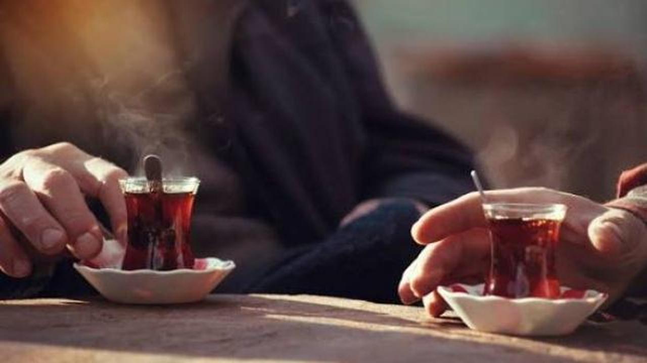 Sabah akşam i&ccedil;iyoruz ama bu faydalarını bilmiyoruz: &Ccedil;ayın v&uuml;cuda 5 etkisi