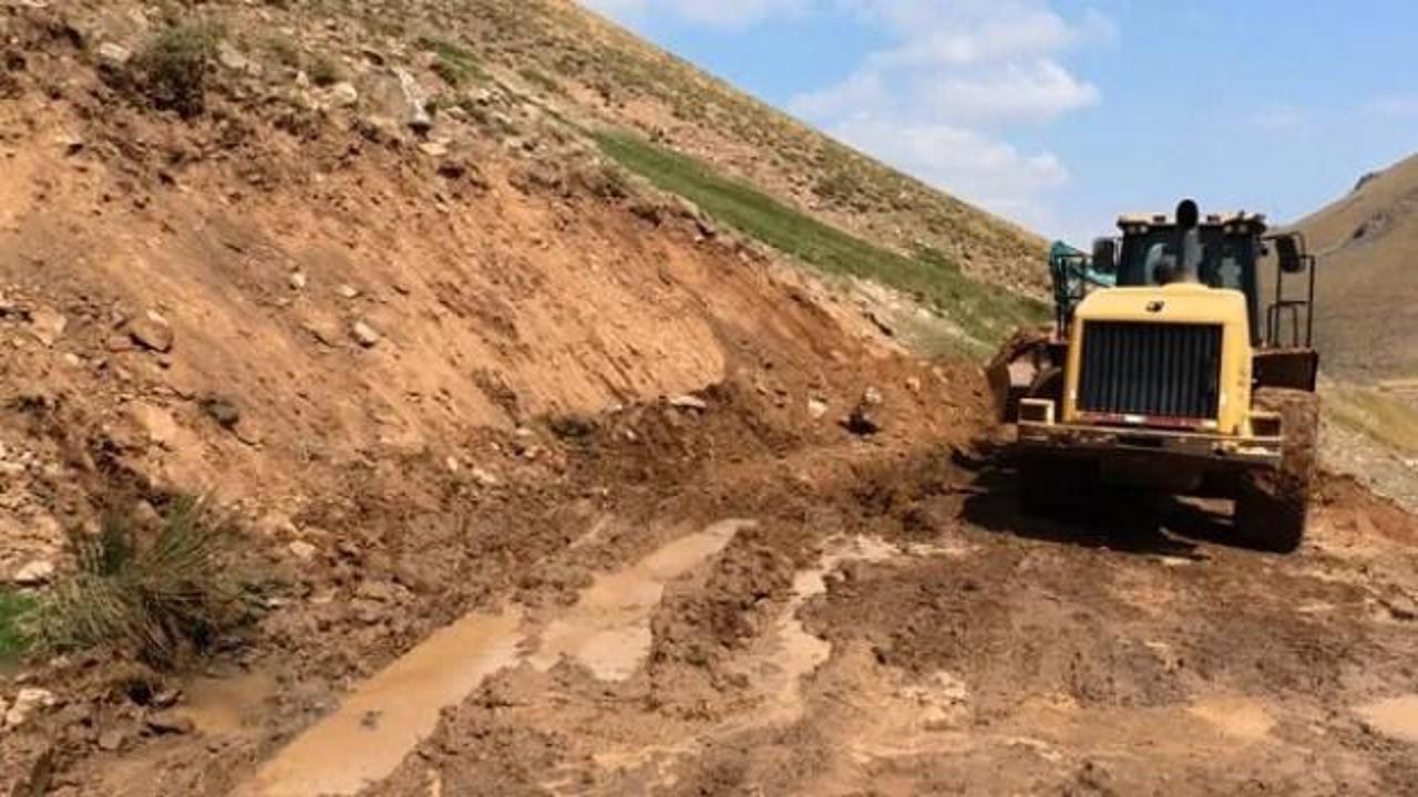 Sel nedeniyle kapanan 14 k&ouml;y yolu a&ccedil;ıldı!