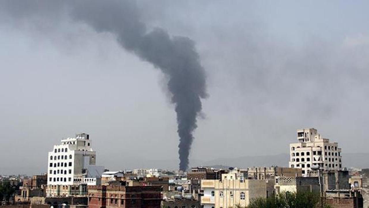 Yemen'de sivillerin olduğu lokanta vuruldu