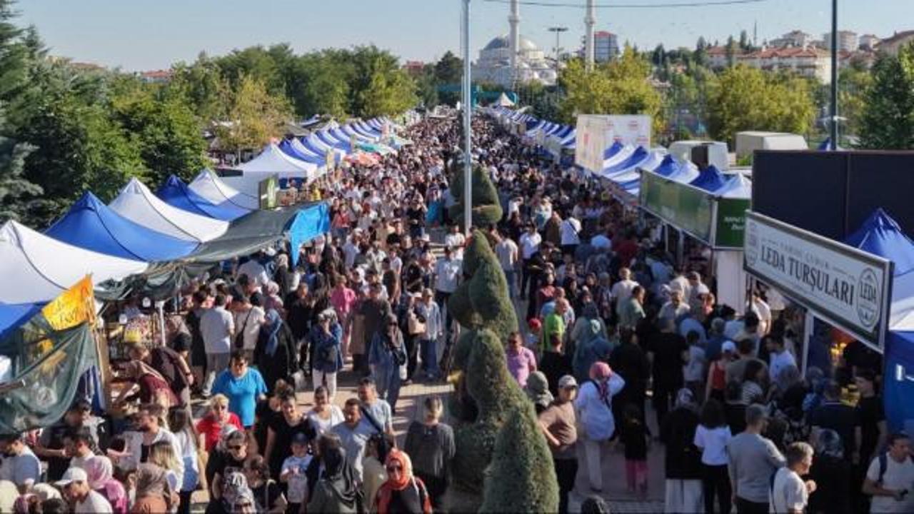 18.'si d&uuml;zenlenen &Ccedil;ubuk K&uuml;lt&uuml;r ve Turşu Festivali Ankara'ya damga vurdu