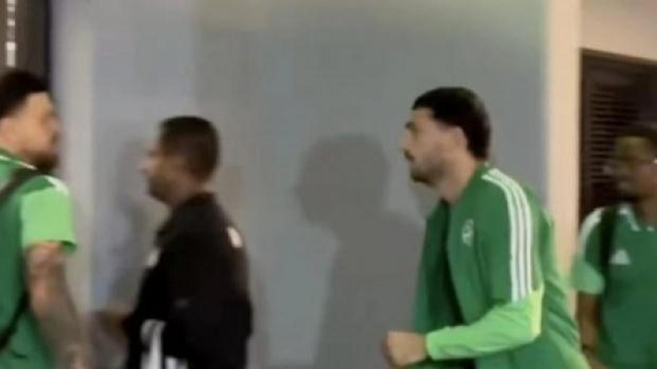 Alaycı paylaşım sonrası Merih Demiral &ccedil;ılgına d&ouml;nd&uuml;! Rakip takımın soyunma odasını bastı