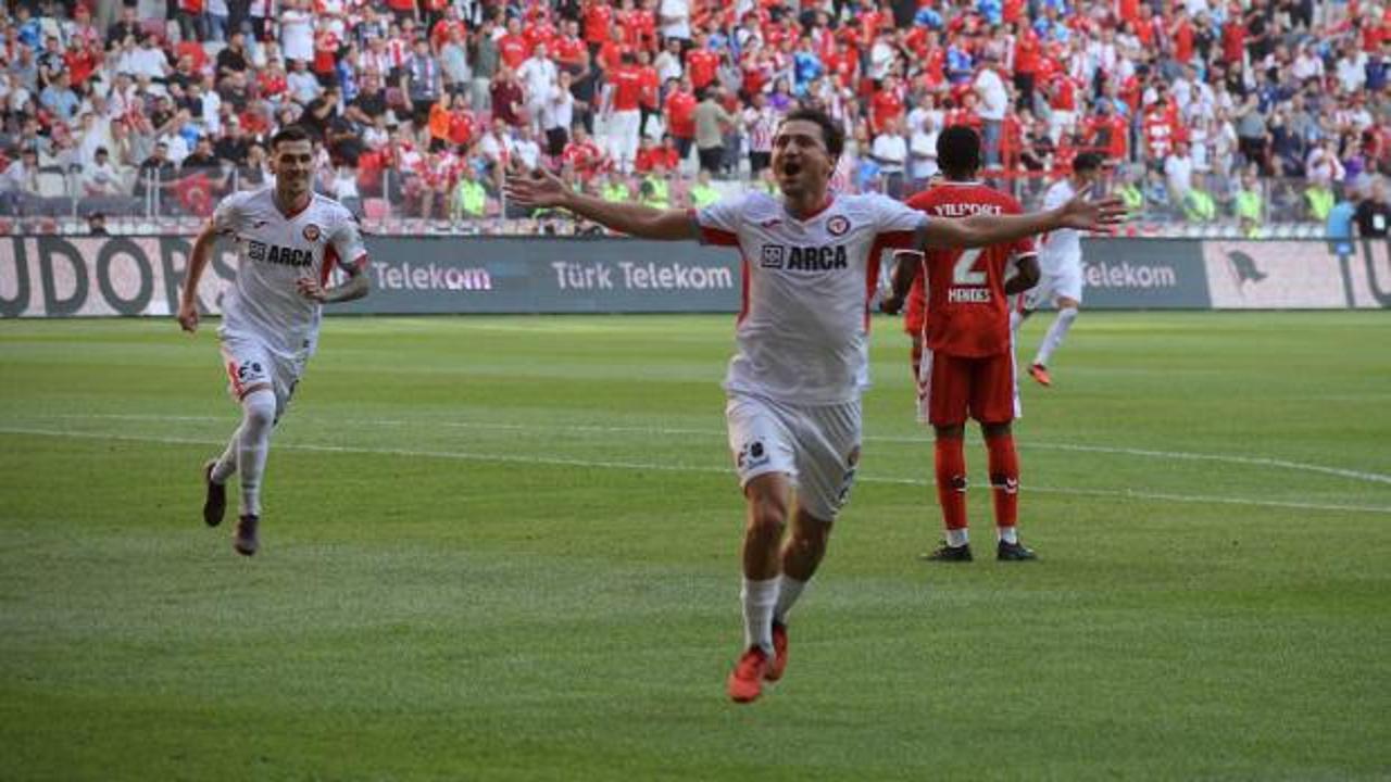 Cengiz &Uuml;nder alev aldı! &Ccedil;orum deplasmanda 'Leblebi' gibi attı