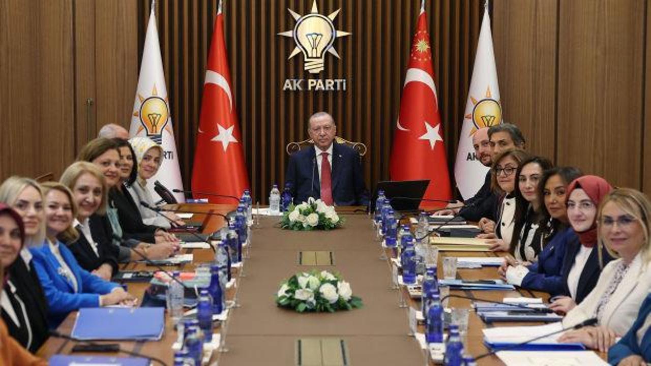 Cumhurbaşkanı Erdoğan partisinin kadın belediye başkanları ile g&ouml;r&uuml;şt&uuml;!