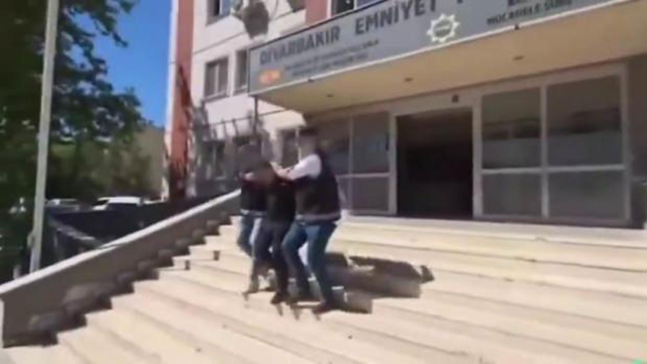 Durdurulan ara&ccedil;ta 14 kilo esrar ele ge&ccedil;irildi!