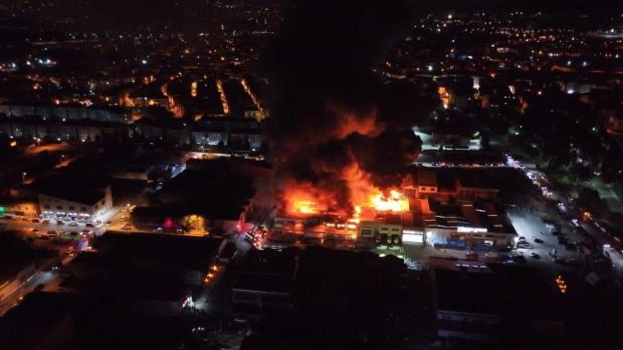 Eskişehir&rsquo;de korkutan yangın! Yapı malzemeleri satan iş yeri alevlere teslim