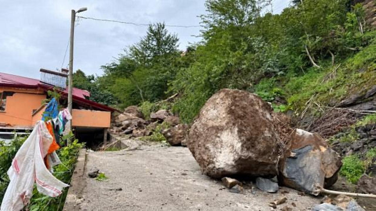 Trabzon'da korkutan anlar: Ev toprağın altında kaldı!