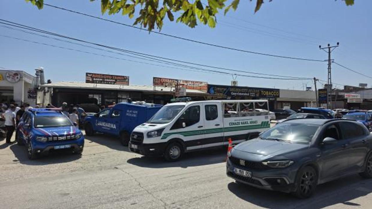 Hatay'da otomobilin motor b&ouml;l&uuml;m&uuml;nde patlama! 13 yaşındaki &ccedil;ırak hayatını kaybetti