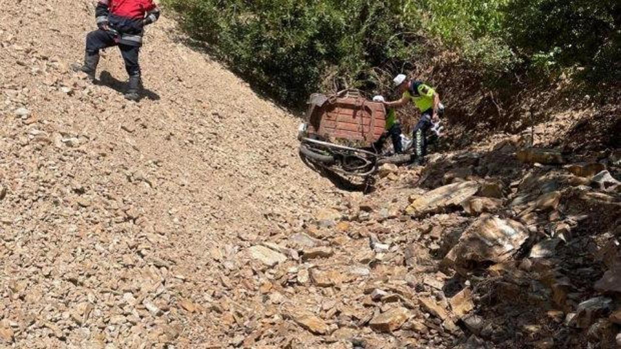 Korkun&ccedil; &ouml;l&uuml;m: Motosiklet u&ccedil;uruma yuvarlandı!