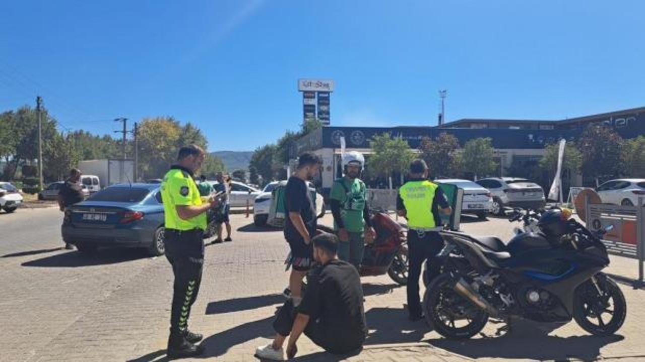Menteşe'de motosiklet ve otomobil &ccedil;arpıştı: 1 yaralı