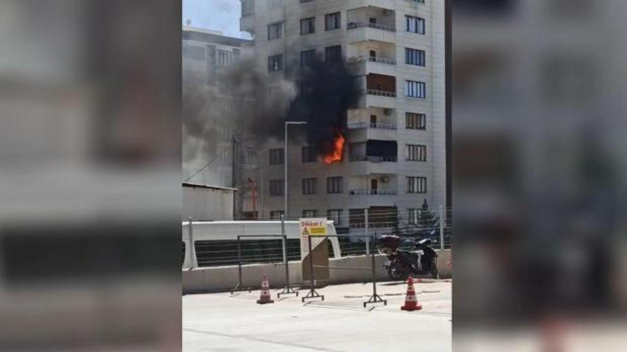 Şanlıurfa&rsquo;da 8 katlı binada yangın: Bina sakinleri tahliye edildi