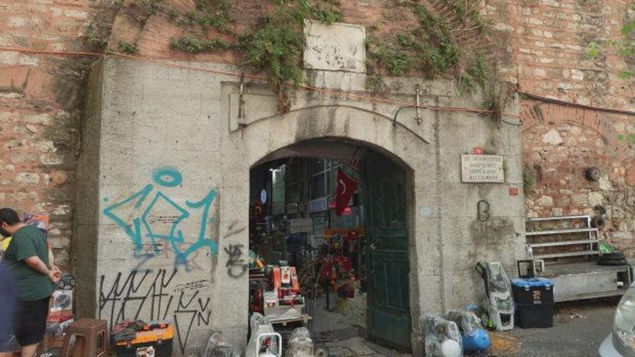Galata Bedesteni'nin duvarlarına grafiti