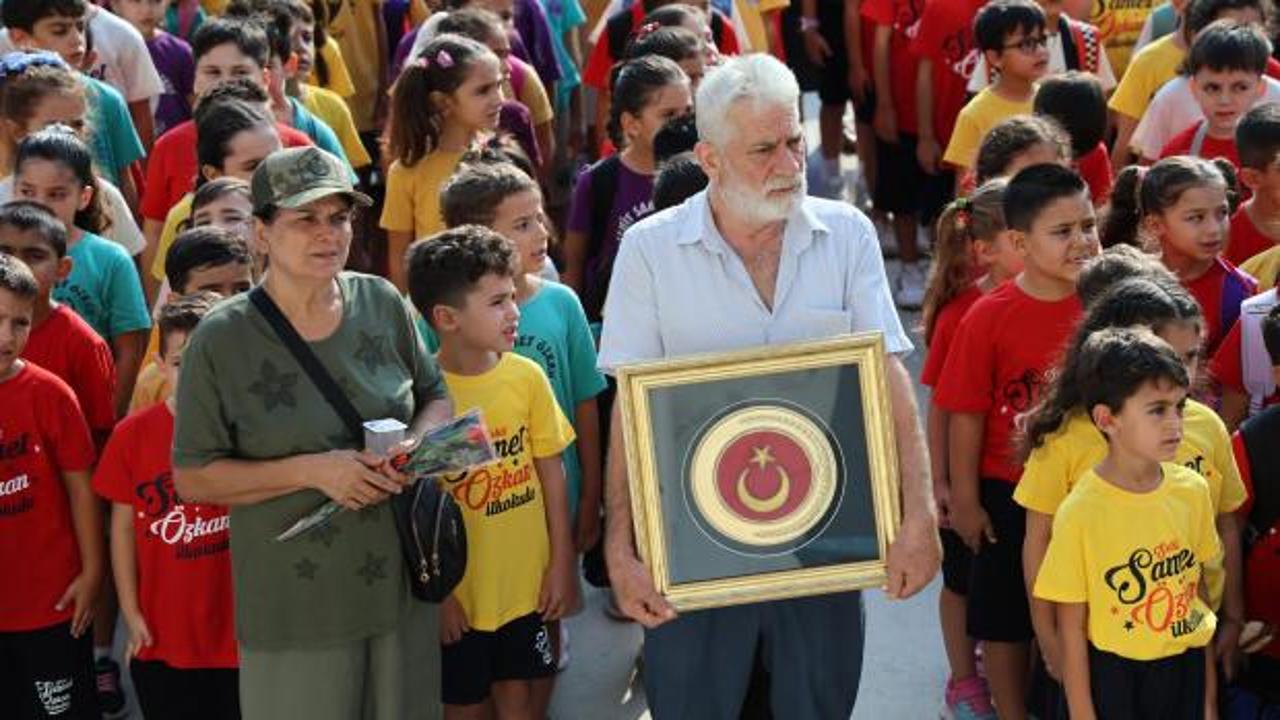 Adana&rsquo;da şehit oğullarının adını taşıyan okulda duygu dolu buluşma
