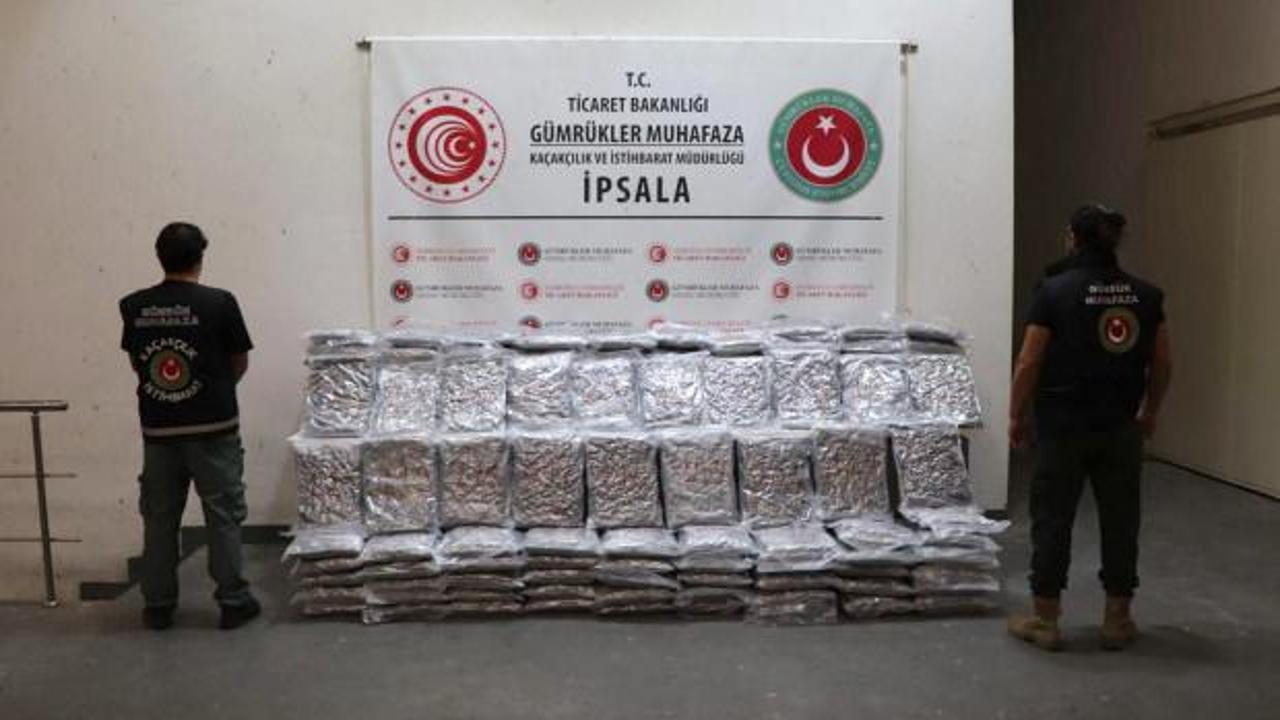 Edirne'de g&uuml;mr&uuml;k kapılarında 147 kilo esrar ve 27 kilo kokain ele ge&ccedil;irildi