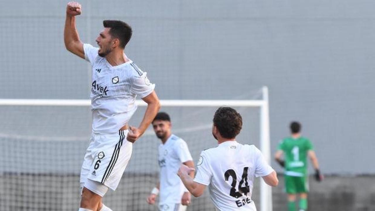 G.Saray ve Trabzonspor'da da oynamıştı! 38 yaşındaki milli futbolcu kramponlarını astı
