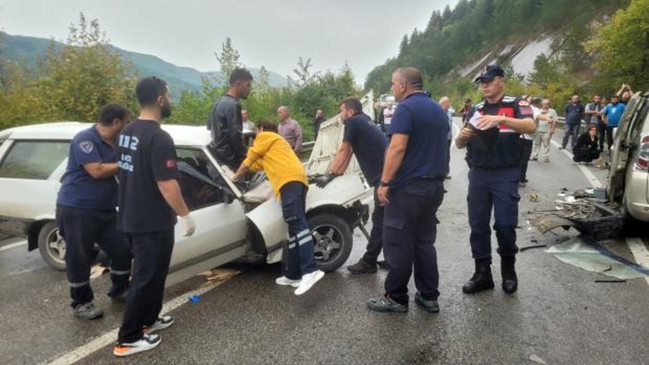 Kastamonu&rsquo;da feci kaza! 2 ara&ccedil; &ccedil;arpıştı: 1&rsquo;i bebek 7 yaralı