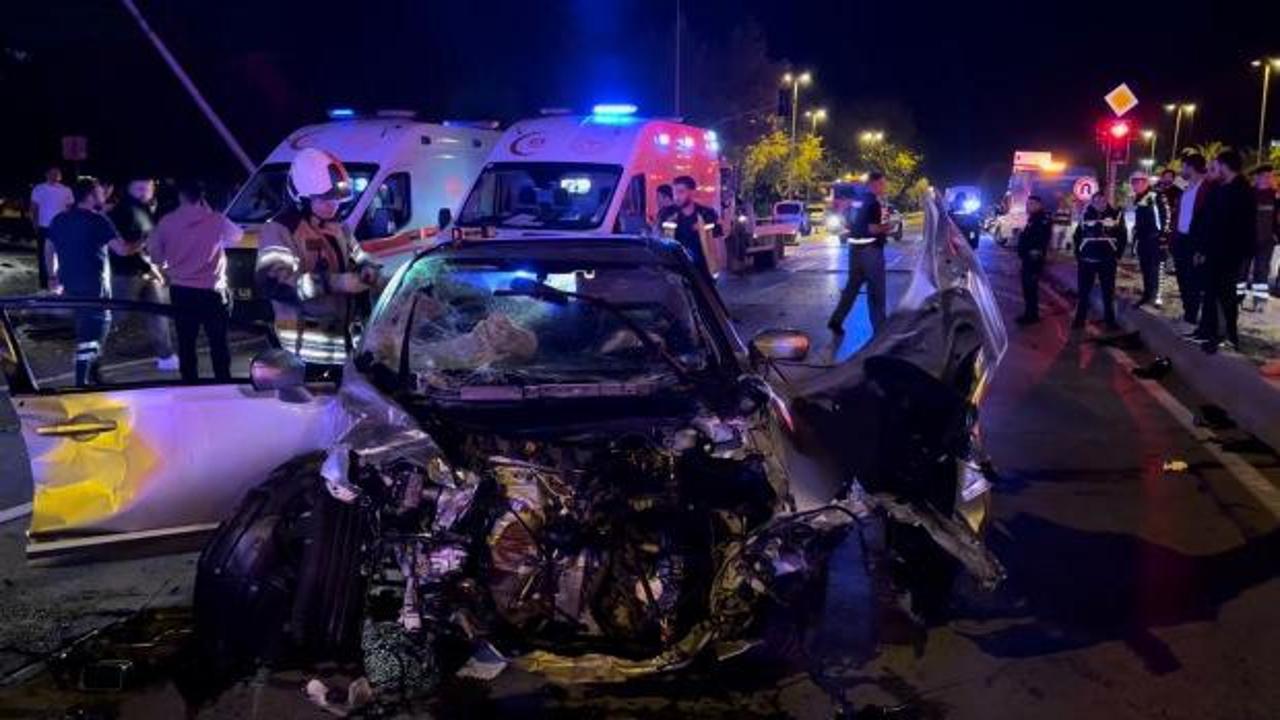 Maltepe&rsquo;de iki otomobil &ccedil;arpıştı: 2&rsquo;si ağır 11 yaralı