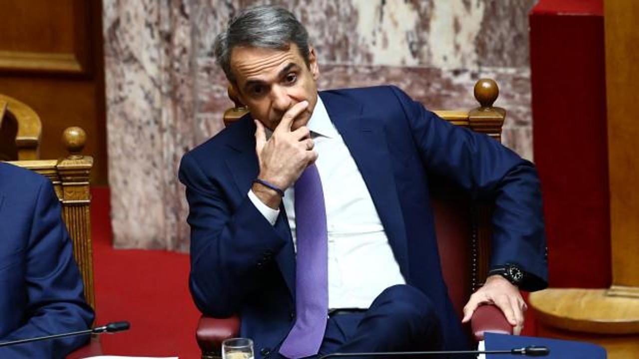 Mi&ccedil;otakis'ten provokatif Meis ziyareti: &lsquo;Deniz dalgalanmaya başladı&rsquo;