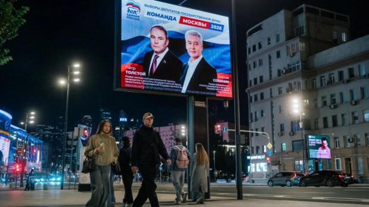 Moskova'da g&ouml;zler sandıklarda...Se&ccedil;im perdesi a&ccedil;ıldı: 111 milyon se&ccedil;men oy kullanacak