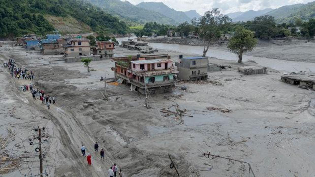 Nepal'deki sel felaketinde tablo ağırlaşıyor!
