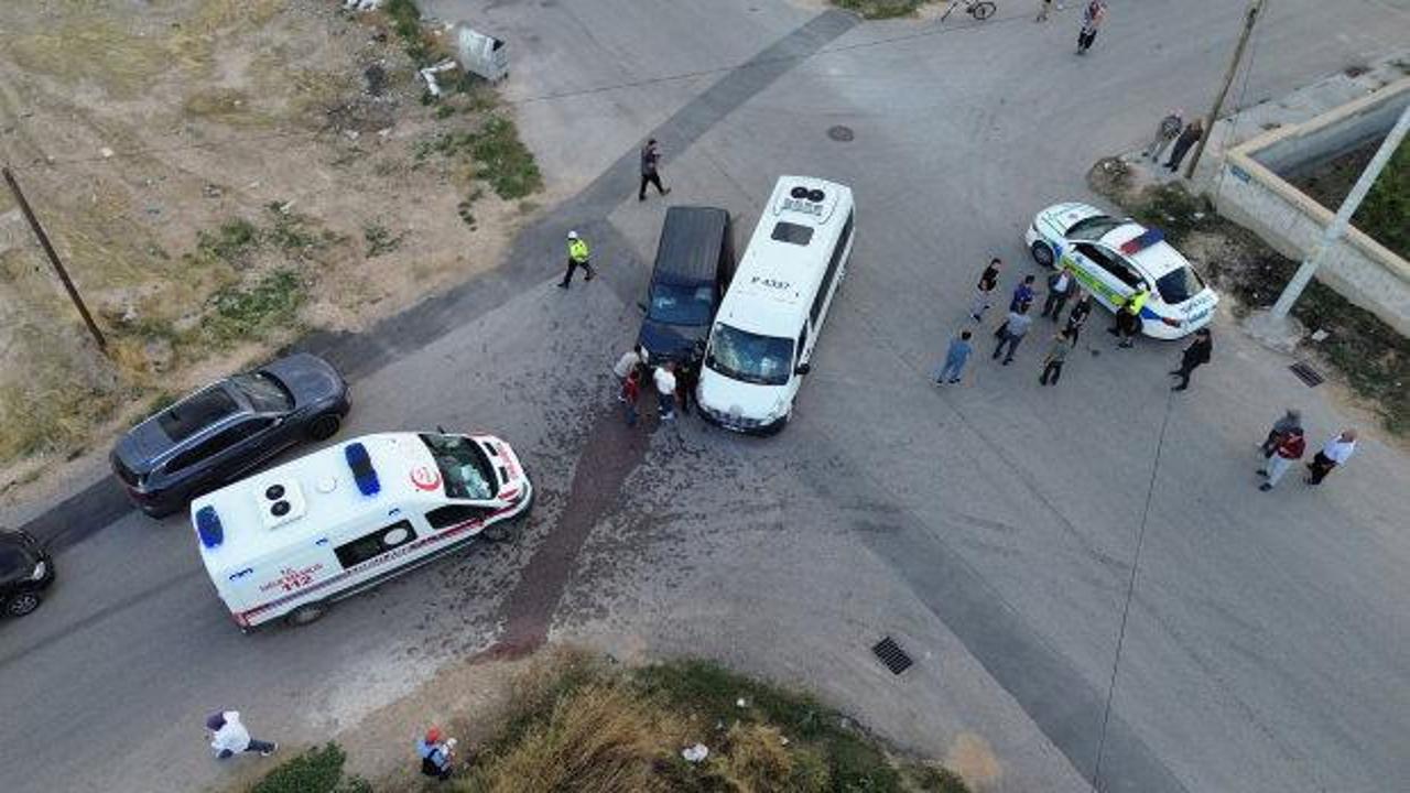 Okul servisi ile hafif ticari ara&ccedil; &ccedil;arpıştı: 6 yaralı