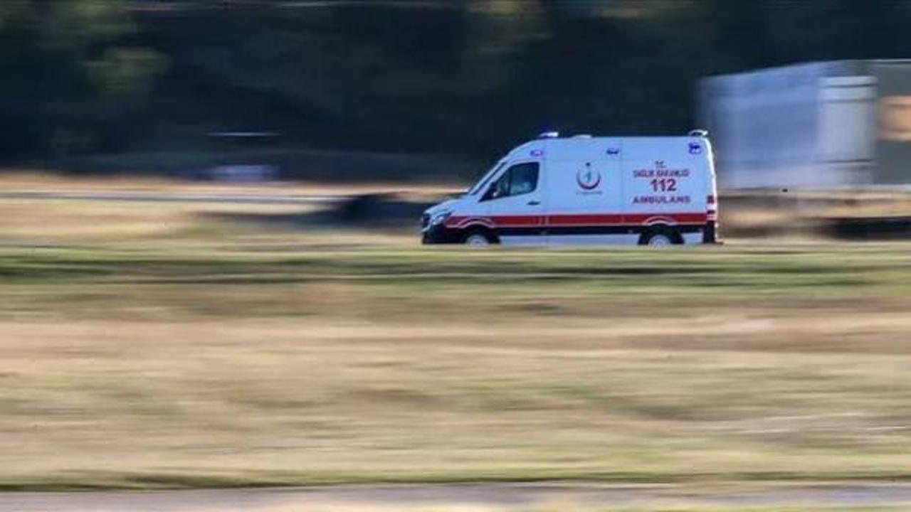 Otomobil ile motosiklet &ccedil;arpıştı: Yaralılar var