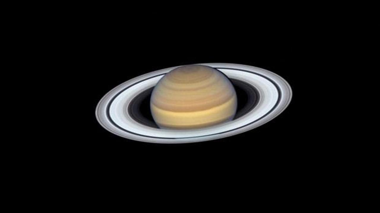 Sat&uuml;rn'&uuml;n g&uuml;ney kutbunda 10 kenarlı dev bir atmosfer dalgası keşfedildi