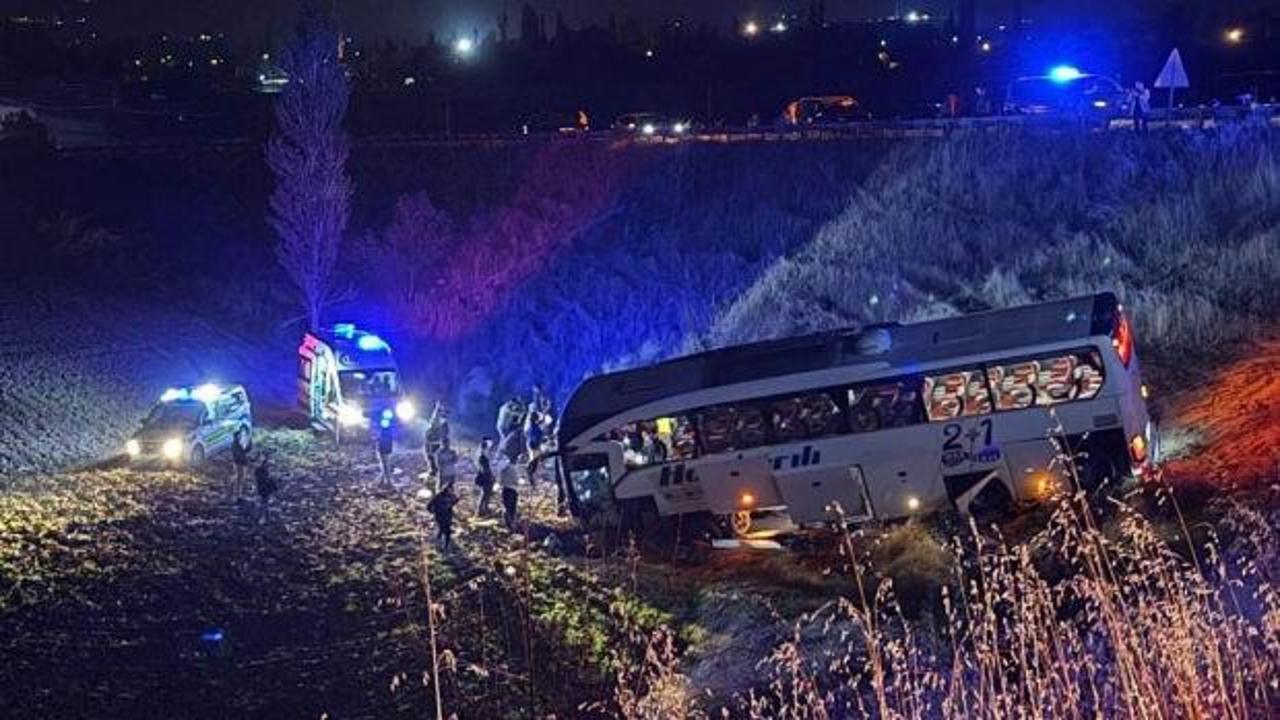 Amasya&rsquo;da feci kaza! Yolcu otob&uuml;s&uuml; şarampole u&ccedil;tu, 24 kişi yaralandı