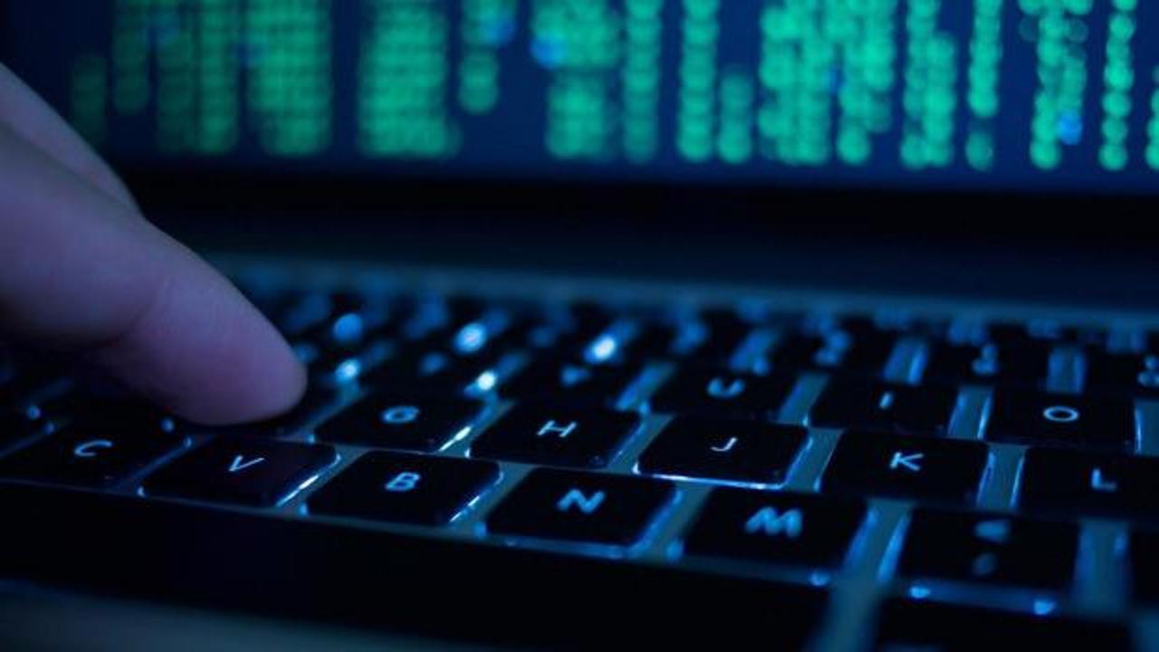 Binlerce FBI ajanının kişisel verileri &ccedil;alındı