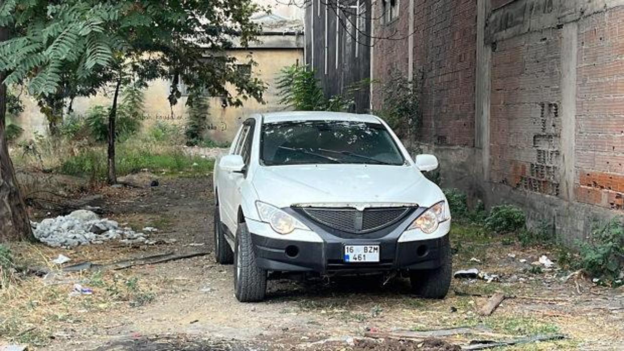 Bursa'da polise imtihan oldu! Kendini araca kilitleyen kadın bağırmaya başladı