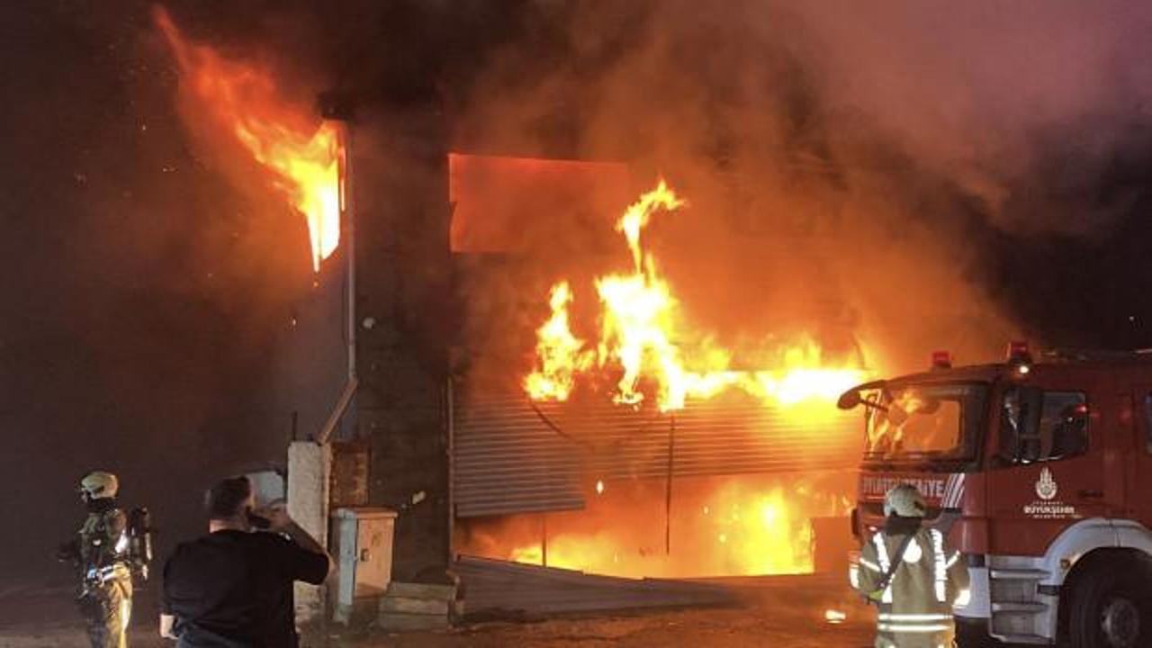Esenyurt'ta korkutan yangın! 5 iş yerine sı&ccedil;radı