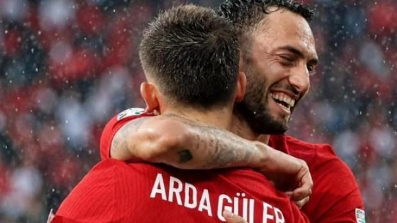 Fransa ma&ccedil;ı &ouml;ncesi Hakan &Ccedil;alhanoğlu'ndan Arda G&uuml;ler'e b&uuml;y&uuml;k jest