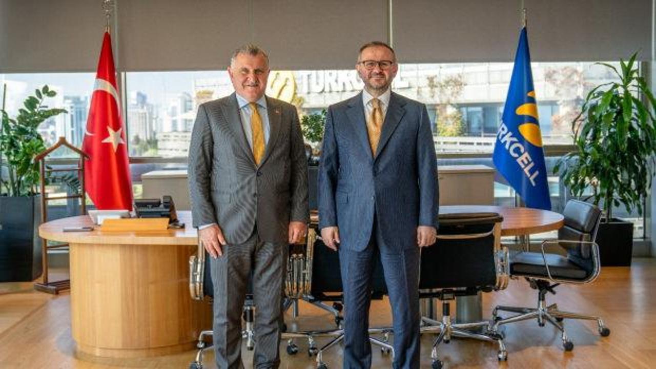 Gençlik ve Spor Bakanı Osman Aşkın Bak'ın Turkcell ziyareti