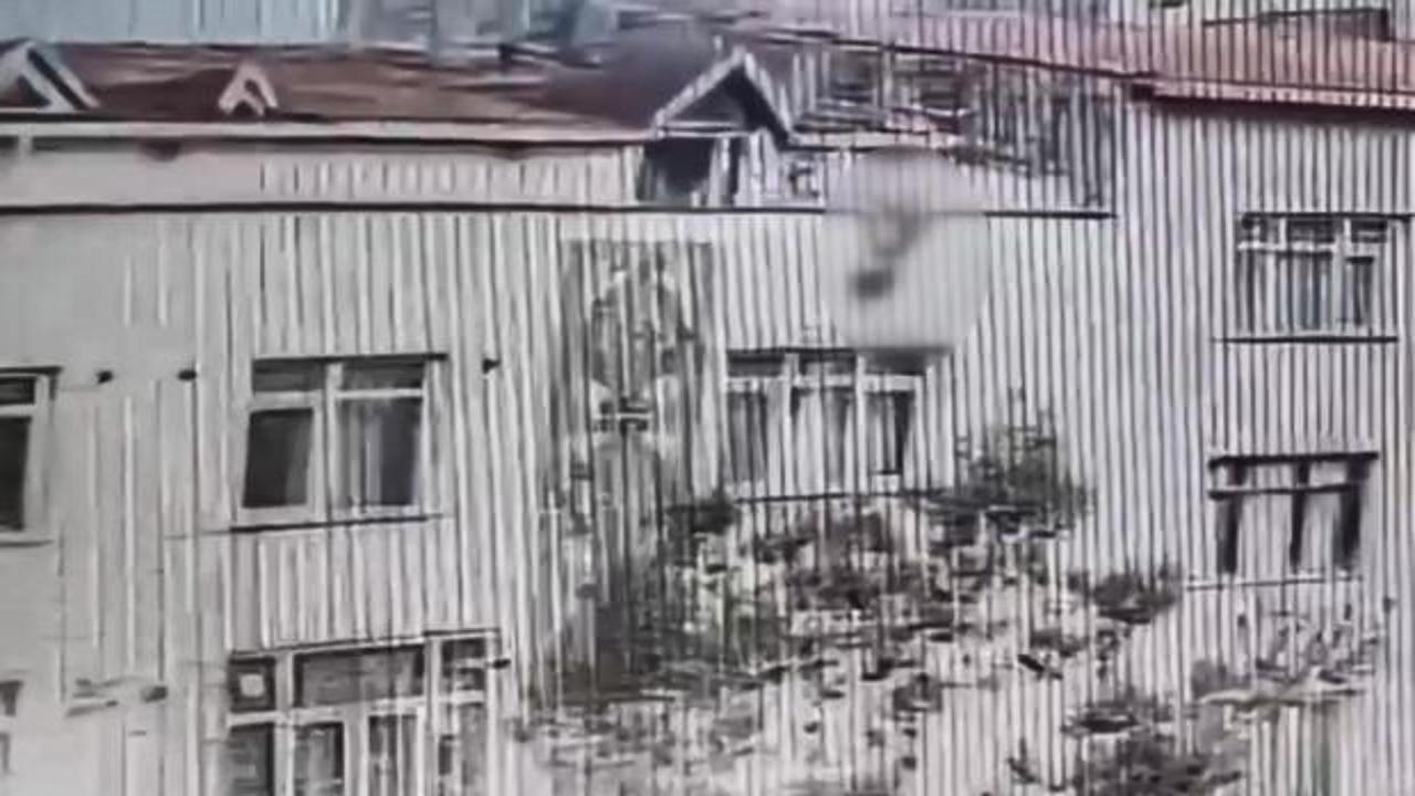 Kağıthane'de nöroloji doktoru terastan düştü