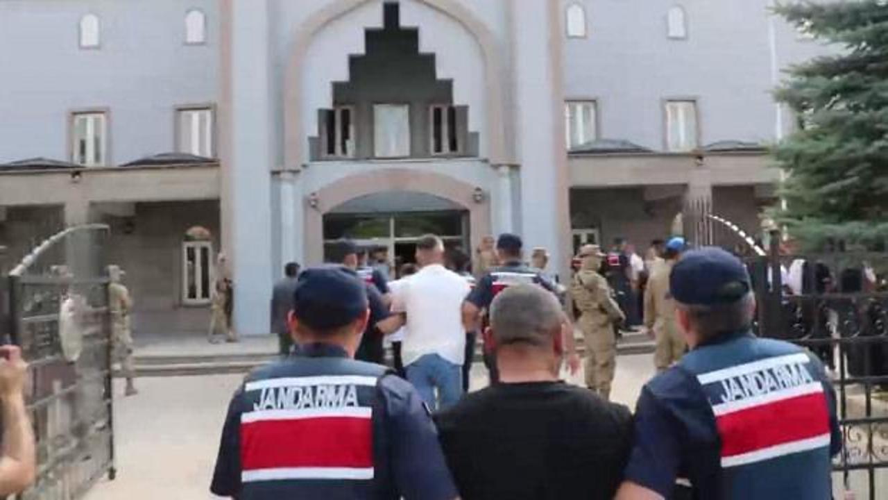 Kırşehir'de tefecilik operasyonu: &Ccedil;ok sayıda silah ele ge&ccedil;irildi