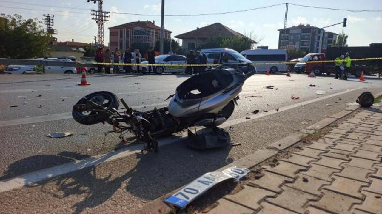 Otomobille &ccedil;arpışan elektrikli bisikletin s&uuml;r&uuml;c&uuml;s&uuml; liseli ağır yaralandı