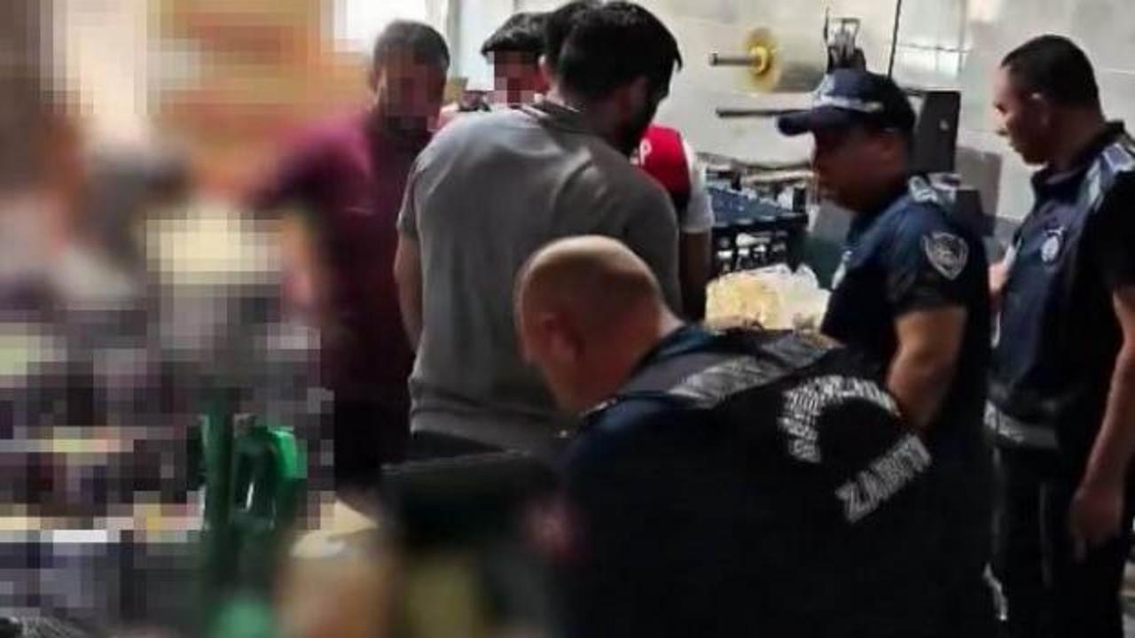 T&uuml;keticiye ulaşmadan yakalandı: 2 kamyon cips ve şekerlemeye el konuldu